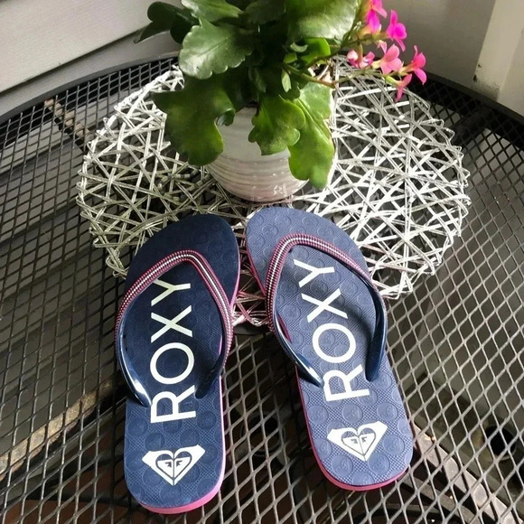 Women’s Roxy Blue & Pink flip flops - Picture 3 of 3